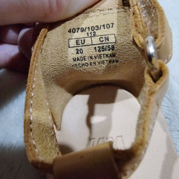 Zara ✦ Baby Toddler Sandals ✦ Gold Star Tan Faux Leather Velcro Sz 4½ Preloved - Picture 11 of 13